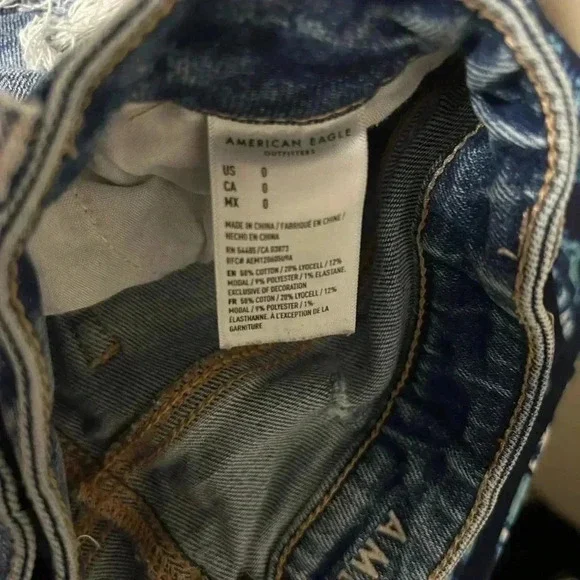 3/$30 American Eagle Mom Jean Shorts Medium Wash 90s Grunge Size 0 - Picture 6 of 7